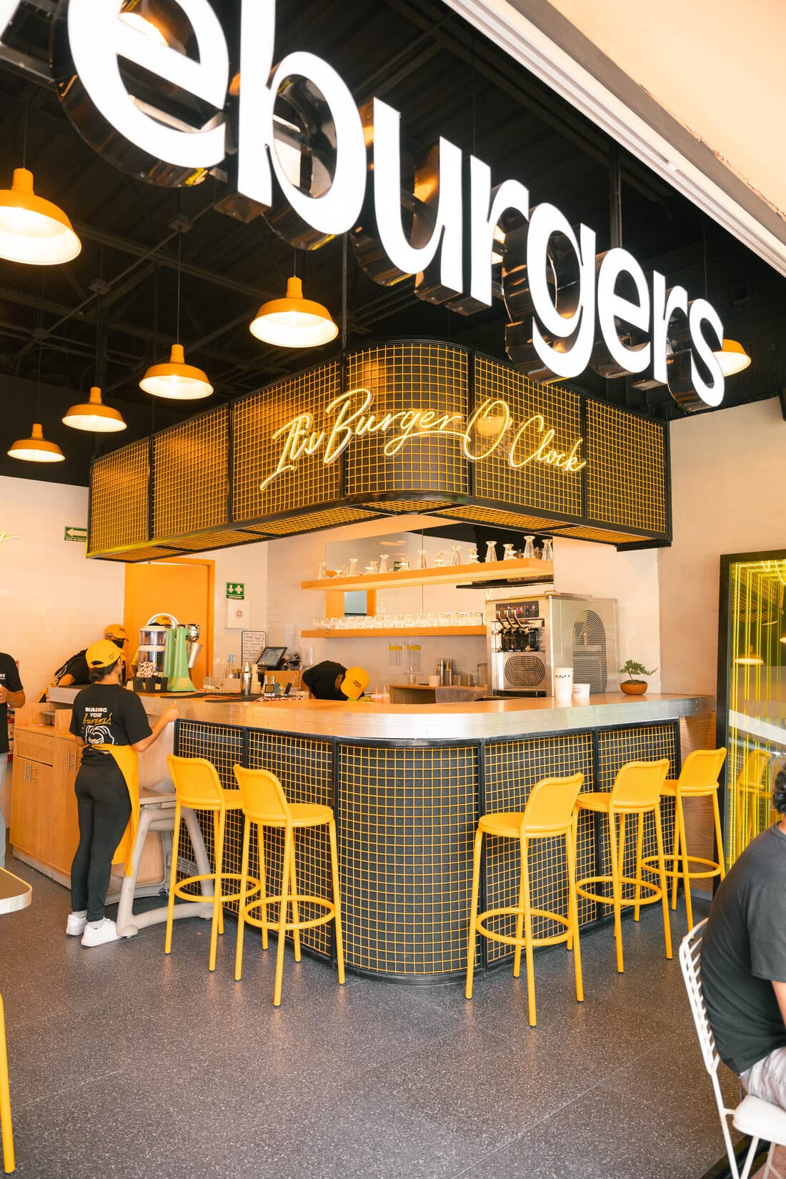 Barra de una sucursal We Love Burgers